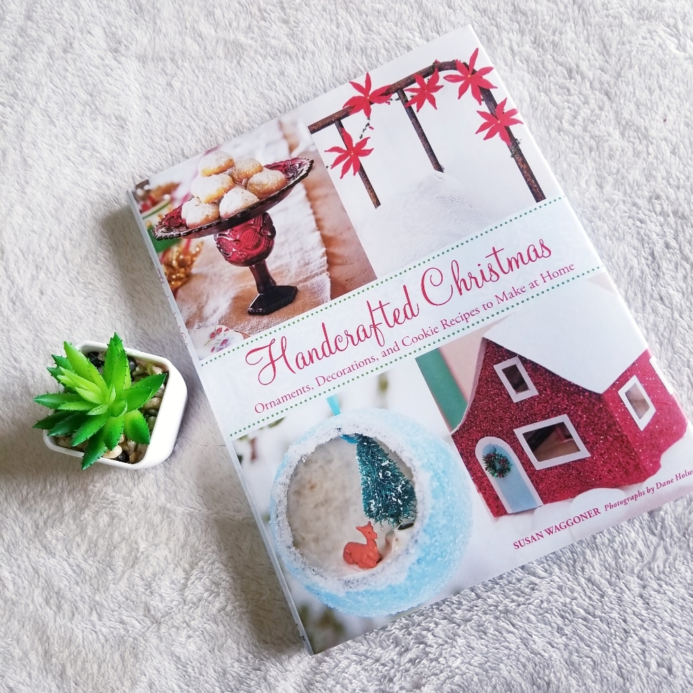 3/$20🌻NEW Handcrafted Christmas book